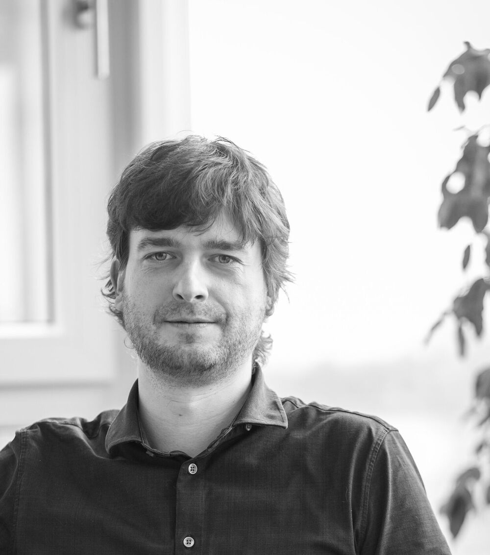 Stephan Steinthal, Porträt in Schwarzweiß